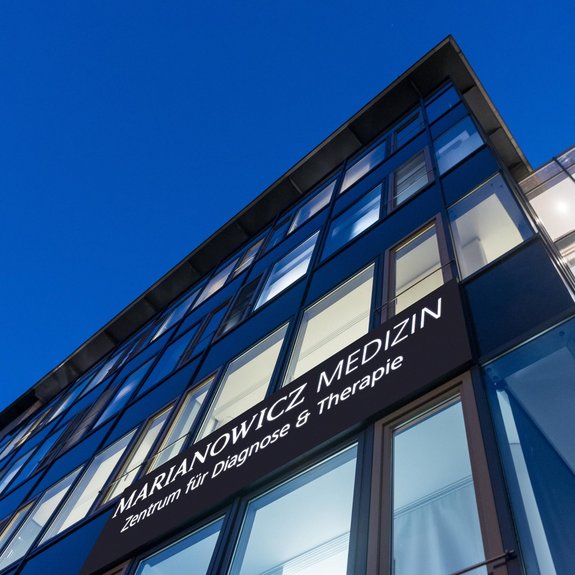 我们全面且专注地观察您的病征。